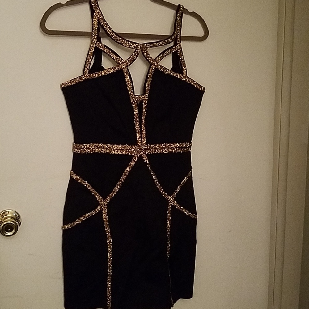 ⭐❤HP❤⭐ Sexy Unique Black and Gold Dress